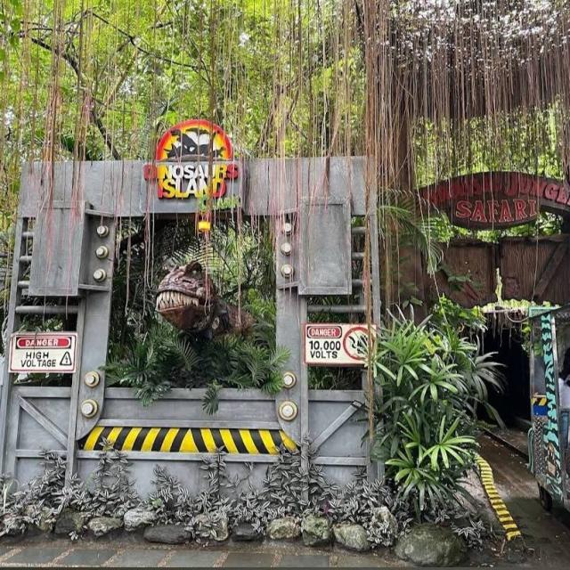 DINOSAURS ISLAND